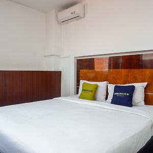 Urbanview Hotel Artama Simpang Lima